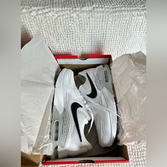 NEW. Women’s Nike Air Max Excee White Sneakers Size 10 - Picture 11 of 14
